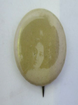 Item #019829 Anna Held, Come Play With Me Pinback